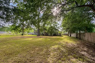 1015 Mitchell St, Sour Lake, TX 77659 - Photo 16