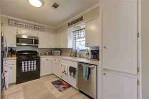 13 S Skimmer St, La Marque, TX 77568 - Photo 12