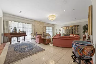 8103 Lake Edge Ct, Houston, TX 77071 - Photo 10