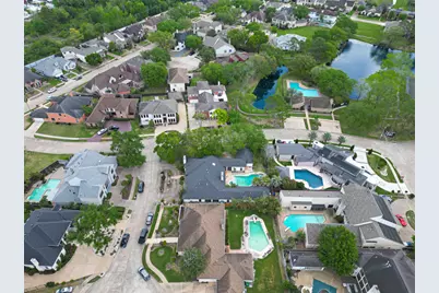 8103 Lake Edge Court, Houston, TX 77071 - Photo 46