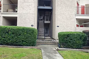 10855 Meadowglen Ln, Houston, TX 77042 - Photo 2