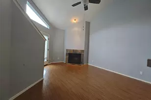 10855 Meadowglen Ln, Houston, TX 77042 - Photo 10