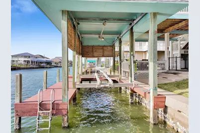 1101 Fountain View Drive, Crystal Beach, TX 77650 - Photo 10
