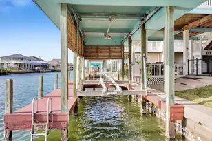 1101 Fountain View Dr, Crystal Beach, TX 77650 - Photo 10