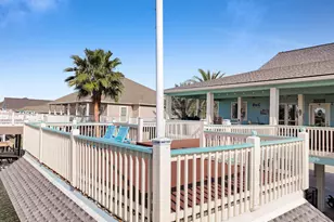 1101 Fountain View Dr, Crystal Beach, TX 77650 - Photo 18