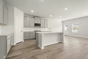 755 Woodhaven Lks Dr, La Marque, TX 77568 - Photo 6