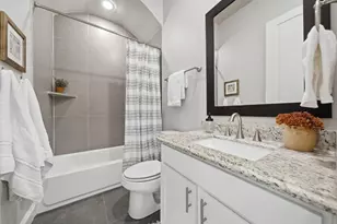 1360 W 25th St, Houston, TX 77008 - Photo 22