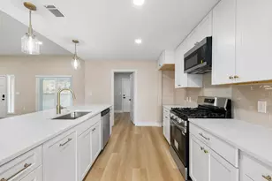 1328 Greenbriar Dr, Huntsville, TX 77340 - Photo 16