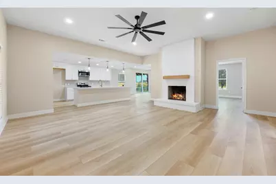 1328 Green Briar Drive, Huntsville, TX 77340 - Photo 10