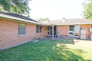 4048 Newshire Dr, Houston, TX 77025 - Photo 14