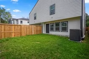 8119 Venus St, Houston, TX 77088 - Photo 16