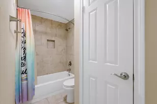 2255 Braeswood Park Dr, Houston, TX 77030 - Photo 14