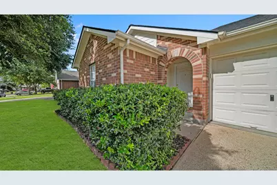 140 Bristol Bend Lane, Dickinson, TX 77539 - Photo 10