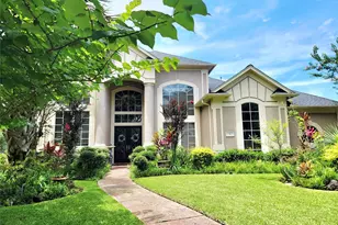 9 Camden Ct, Sugar Land, TX 77479 - Photo 1