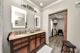 1106 S 8th St, La Porte, TX 77571 - Photo 18