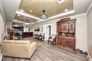 1106 S 8th St, La Porte, TX 77571 - Photo 2