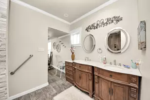 1106 S 8th St, La Porte, TX 77571 - Photo 22