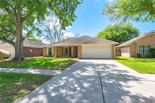 1911 Edinburg Ave, League City, TX 77573 - Photo 34