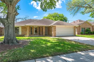 1911 Edinburg Ave, League City, TX 77573 - Photo 2