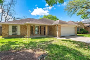 1911 Edinburg Ave, League City, TX 77573 - Photo 4