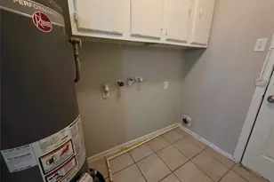 12724 Shannon Hills Dr, Houston, TX 77099 - Photo 2