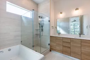 645 W 16th St, Houston, TX 77008 - Photo 22