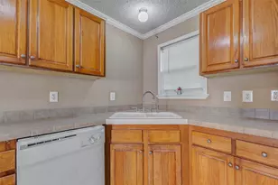 6054 Ridgeway Dr, Houston, TX 77033 - Photo 6