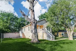 6054 Ridgeway Dr, Houston, TX 77033 - Photo 1