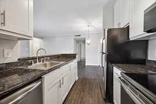 702 Bering Dr, Houston, TX 77057 - Photo 10