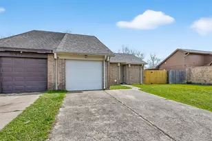 16613 Gold Ridge Ln, Houston, TX 77053 - Photo 2