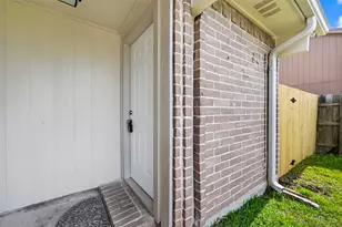 16613 Gold Ridge Ln, Houston, TX 77053 - Photo 4