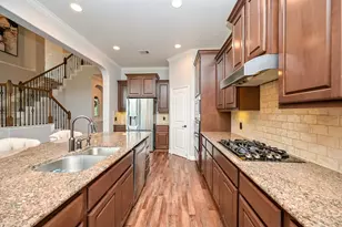 11 S Victoriana Cir, Spring, TX 77389 - Photo 12