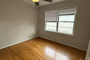 506 Gardenia St, Lake Jackson, TX 77566 - Photo 2