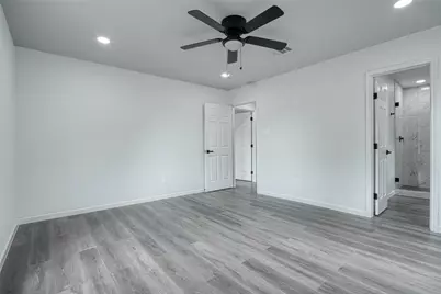 5727 Thrush Drive, Houston, TX 77033 - Photo 14