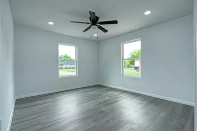 5727 Thrush Drive, Houston, TX 77033 - Photo 10