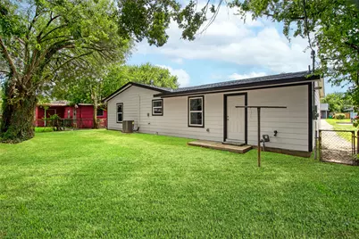 5727 Thrush Drive, Houston, TX 77033 - Photo 18