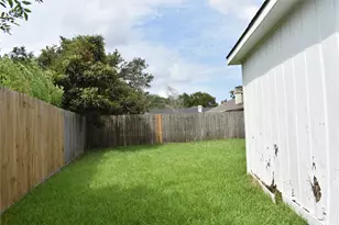 10427 Huntington Wood Dr, Houston, TX 77099 - Photo 28
