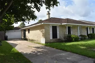 10427 Huntington Wood Dr, Houston, TX 77099 - Photo 4