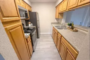 3085 Walnut Bend Ln, Houston, TX 77042 - Photo 4