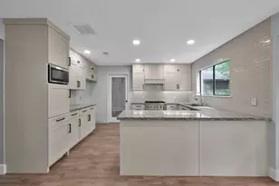14 E Wandering Oak Dr, The Woodlands, TX 77381 - Photo 1