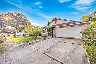 11059 Landsbury Circle, Houston, TX 77099 - Photo 2