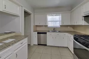 411 E Carby Rd, Houston, TX 77037 - Photo 6