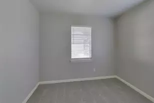 411 E Carby Rd, Houston, TX 77037 - Photo 10