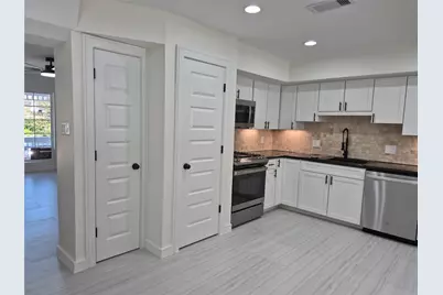 1625 Ball, Galveston, TX 77550 - Photo 10