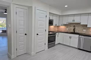 1625 Ball, Galveston, TX 77550 - Photo 10