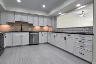 1625 Ball, Galveston, TX 77550 - Photo 12