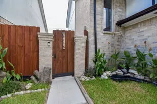 8715 Vinkins Rd, Houston, TX 77071 - Photo 4
