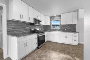 906 Central Ave, Pasadena, TX 77502 - Photo 2