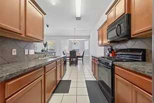 23607 Maple View Dr, Spring, TX 77373 - Photo 6