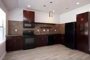 995 Junell St, Houston, TX 77088 - Photo 2